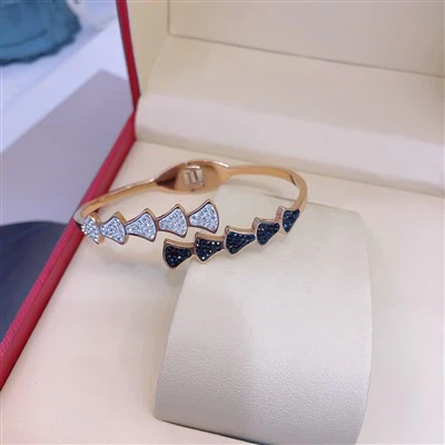 Geometric Fan Diamond Bracelet