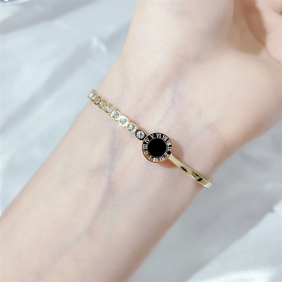 Roman Vintage Bracelet 18k Gold Roman Vintage Bracelet 18k Gold